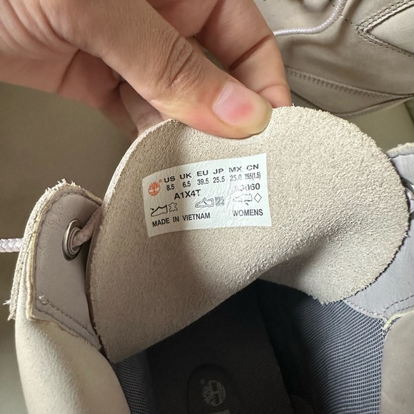 lilac timberland boots, size 8.5 - Picture 2 of 5